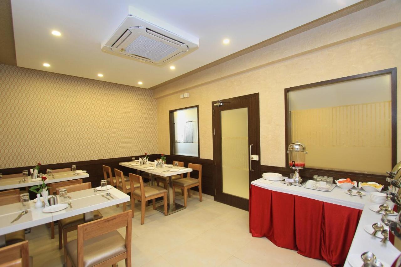 La Sara Regent Hotel Bangalore Ngoại thất bức ảnh