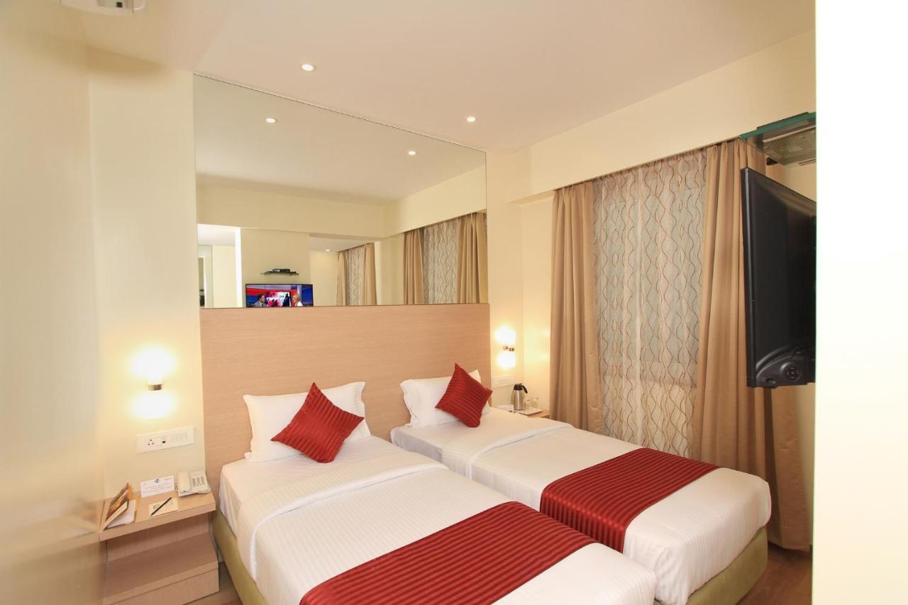 La Sara Regent Hotel Bangalore Ngoại thất bức ảnh